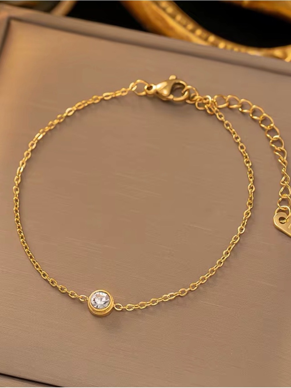 Gold Single Stone Chain Bracelet - Elegant Minimalist Jewelry